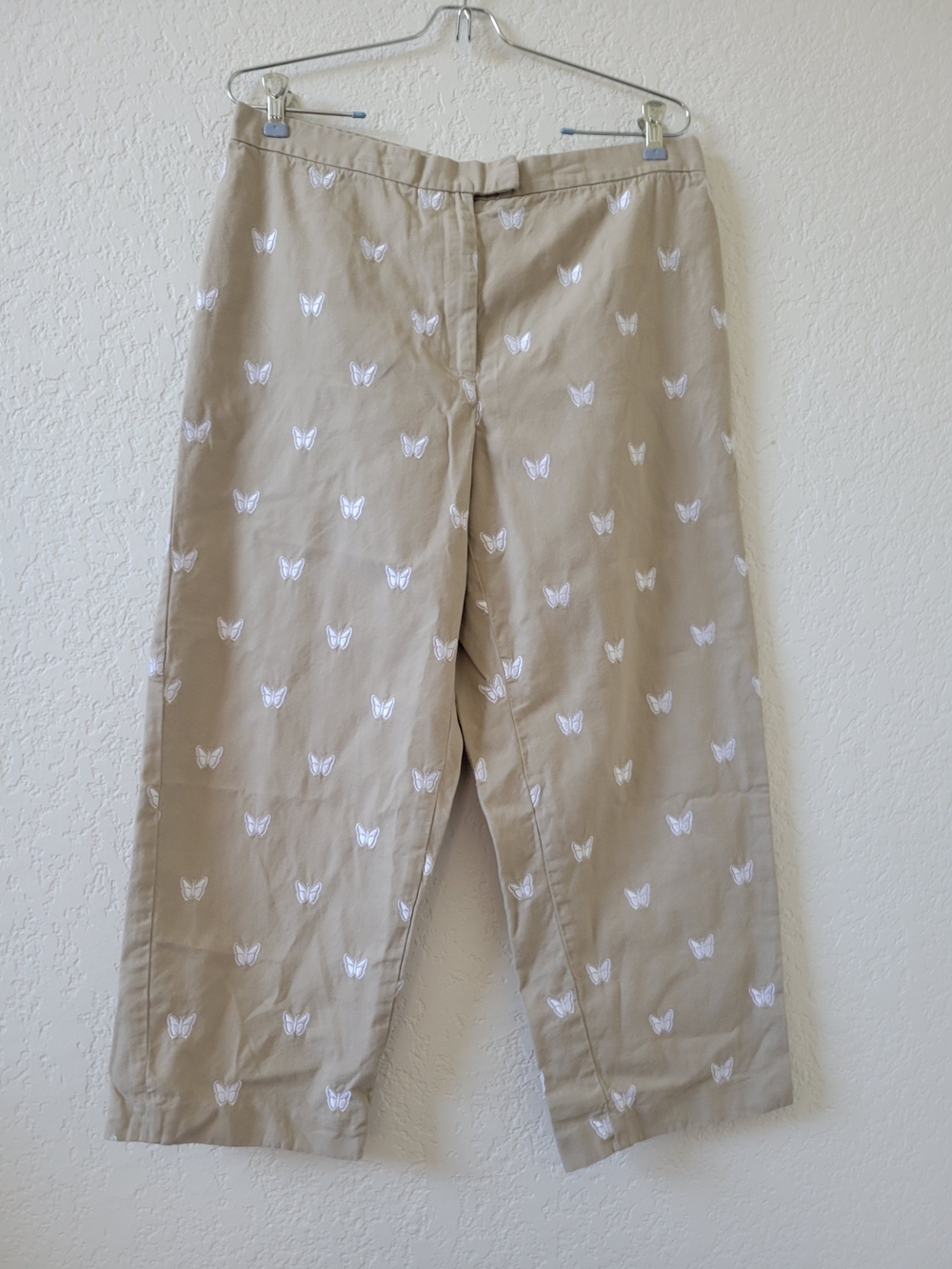 Jones New York Beige Cropped Pants with White Butterfly Embroidery